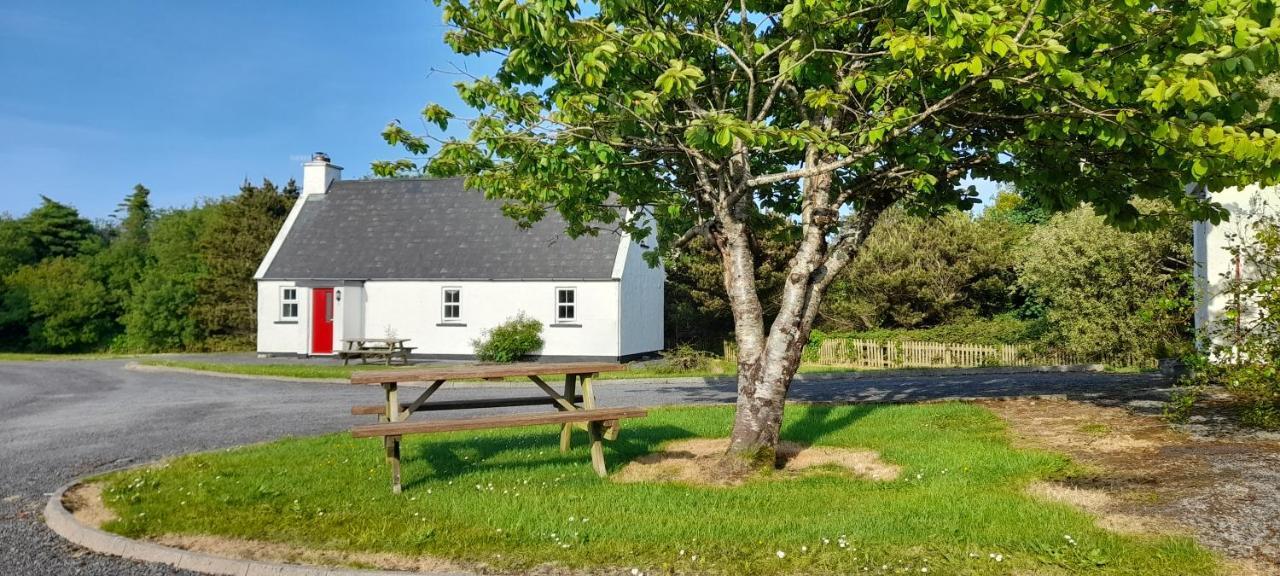 Louisburgh Cottages 外观 照片