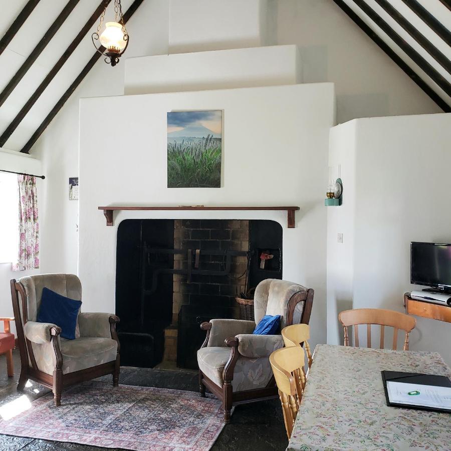 Louisburgh Cottages 外观 照片