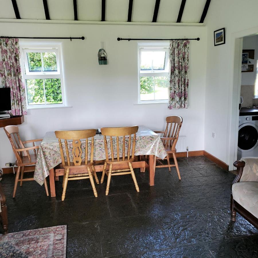 Louisburgh Cottages 外观 照片