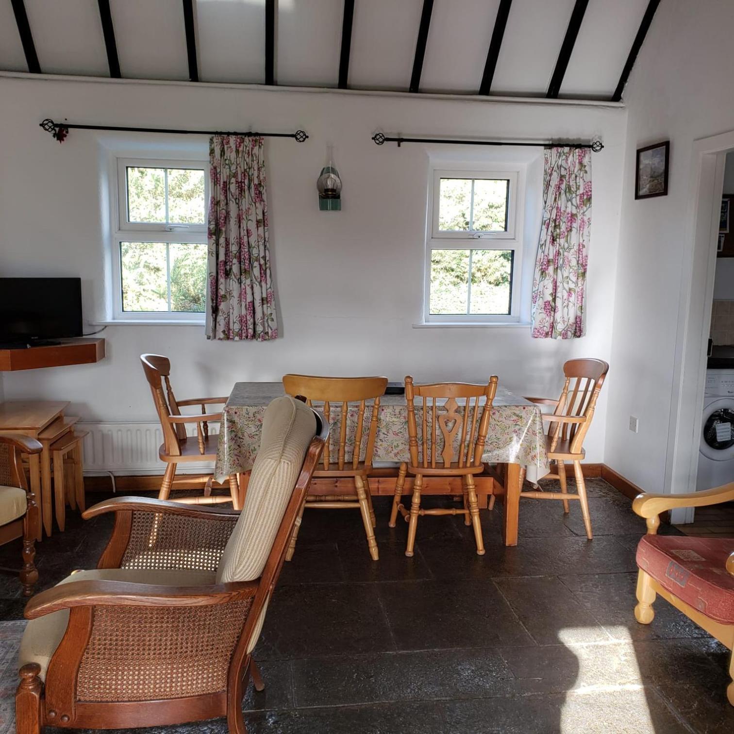 Louisburgh Cottages 外观 照片